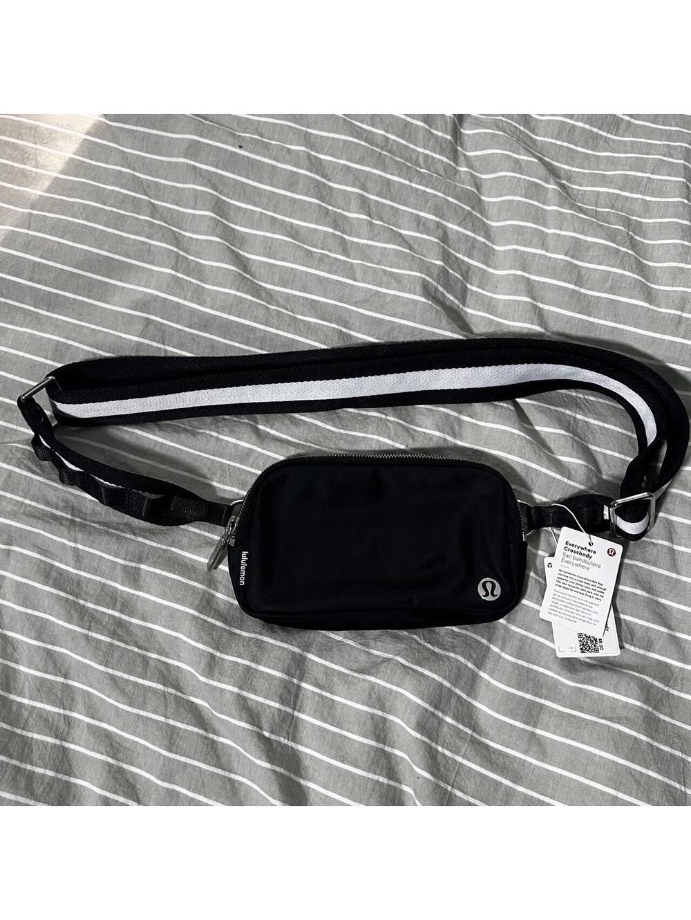 Lululemon Everywhere Crossbody Bag